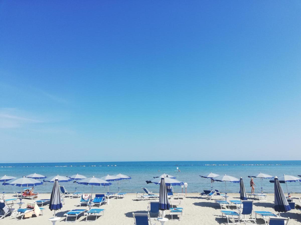 Апартаменти Attico Fronte Mare Мартінсікуро Екстер'єр фото