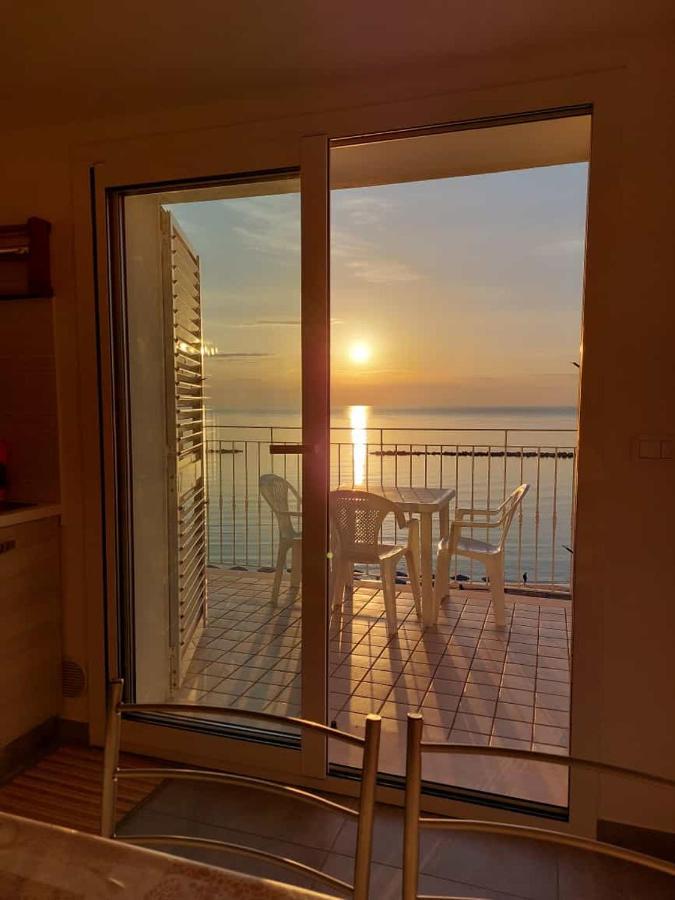 Апартаменти Attico Fronte Mare Мартінсікуро Екстер'єр фото